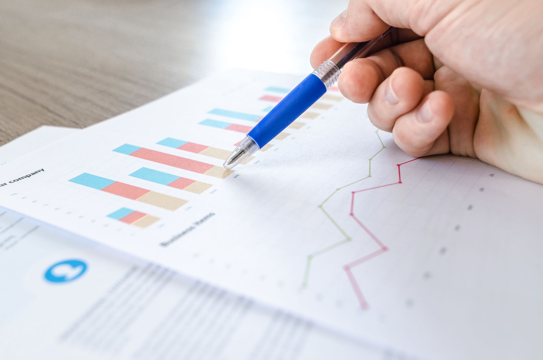 تحليل Google Analytics للمتاجر الصغيرة: كيف تحول مهارتك إلى عمل حر ثابت