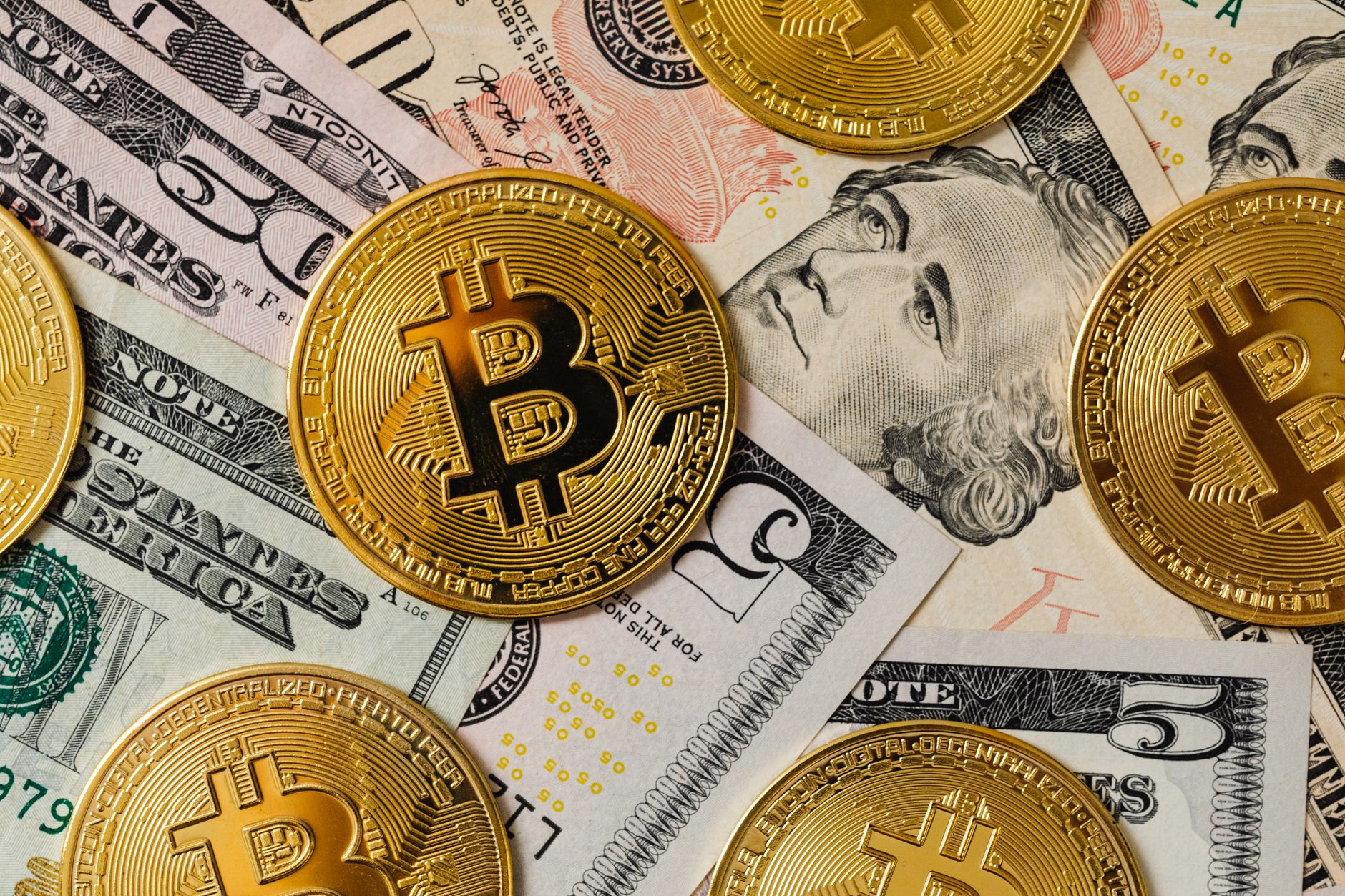 البيتكوين بين التحوط التضخمي والمضاربة: ما الذي يهم المستثمر العربي؟