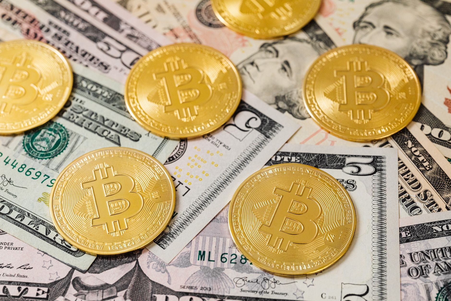 حساب التكلفة الحقيقية لتحويل الدولار إلى الريال: دليل عملي لاختيار الأنسب