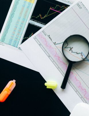 كيف تستغل تحصيل الخسائر الضريبية لتقليل تكلفة تداول الأسهم في الأسواق العربية