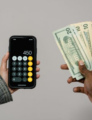 التحوّل الرقمي في ميزانية الأسرة السعودية مع تقلب أسعار النفط