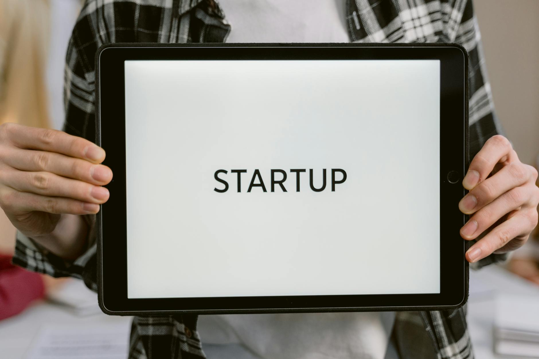 إطلاق مشروعك من الصفر باستخدام المنصات الرقمية دون الحاجة إلى رأس مال كبير