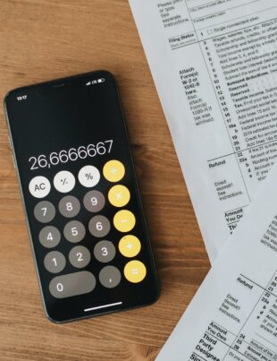 كيف تحسب ضريبة القيمة المضافة عندما تتلقى عمولات دولية عبر منصات رقمية