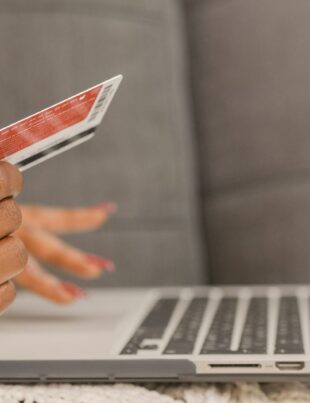 دليل اختيار بطاقة ائتمان آمنة للمعاملات الرقمية