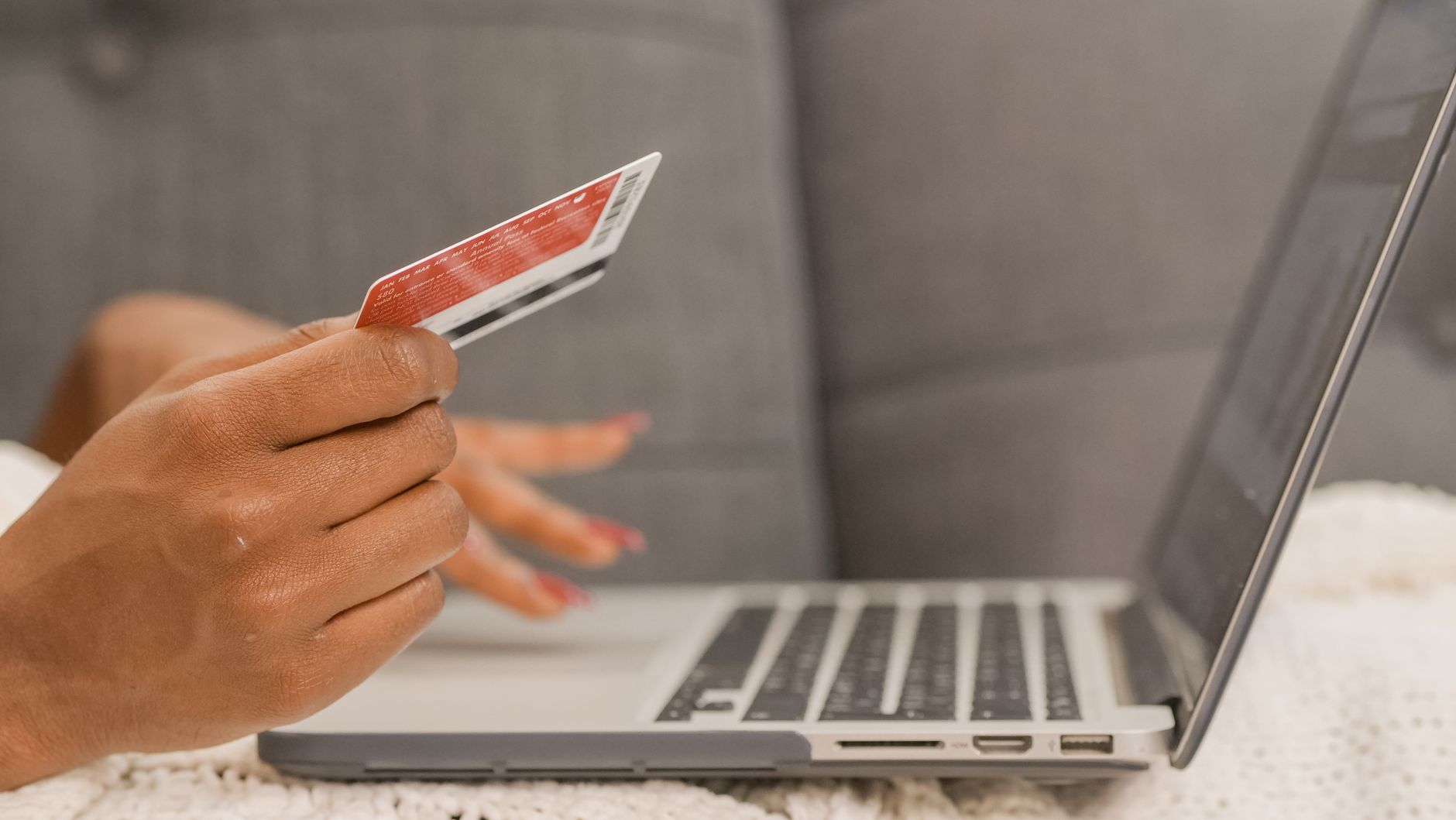 دليل اختيار بطاقة ائتمان آمنة للمعاملات الرقمية