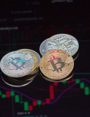كيف تقلبات النفط تؤثر على أقساط التأمين الصحي في السعودية وما يمكنك فعله