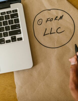 دليلك لاختيار تأمين المسؤولية المدنية لرواد الأعمال الصغار