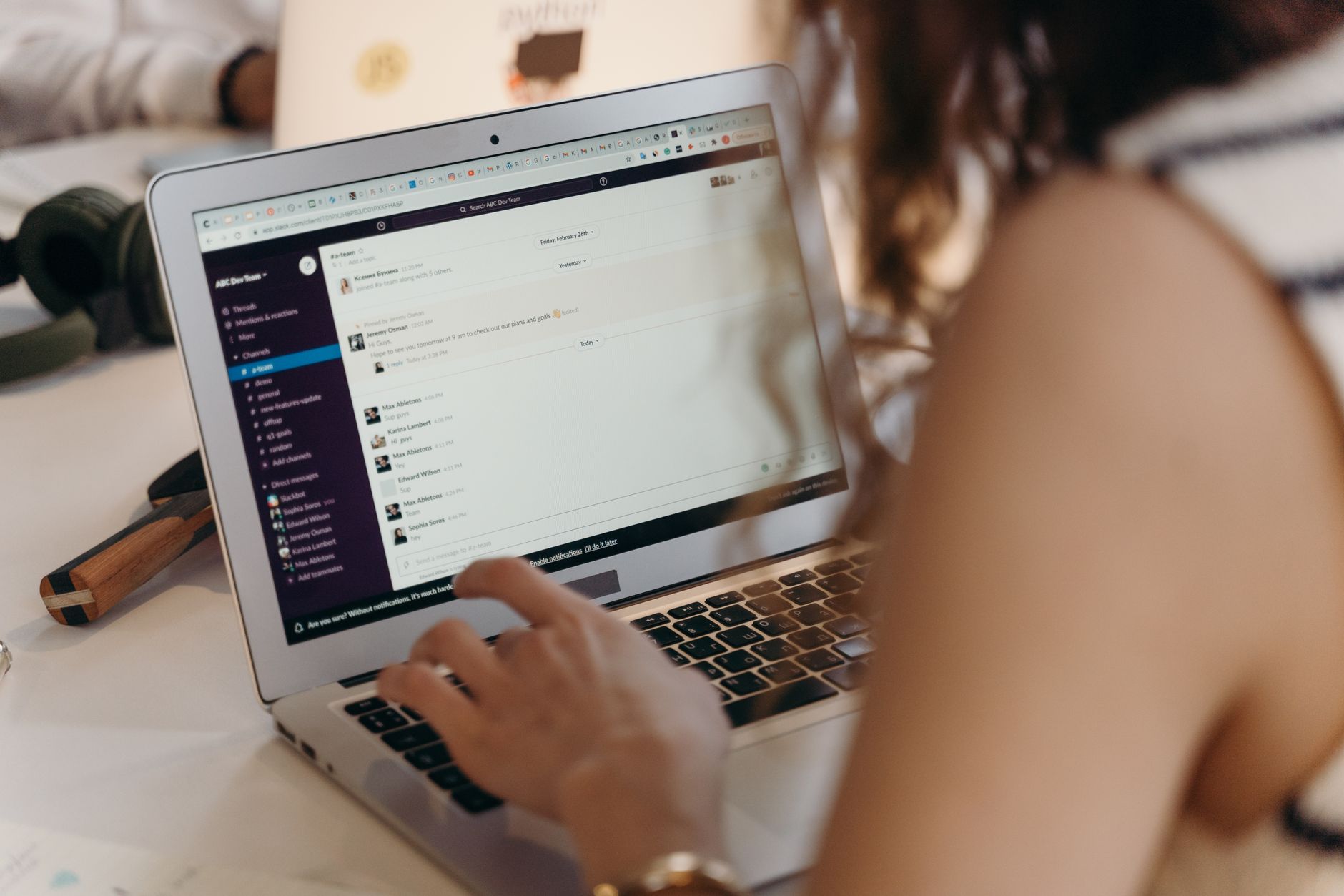 إدارة البريد الإلكتروني كعمل حر: حوّل الفوضى الرقمية إلى دخل ثابت