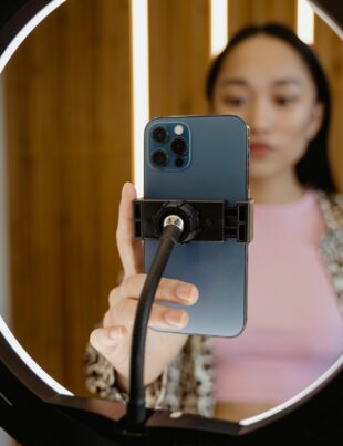 كيف تجذب عملاء فريلانس ثابتين عبر الفيديوهات القصيرة على TikTok وReels