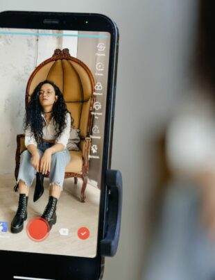 من الفكرة إلى التنفيذ: إنتاج فيديوهات أفيلييت تلقائيًا باستخدام الذكاء الاصطناعي