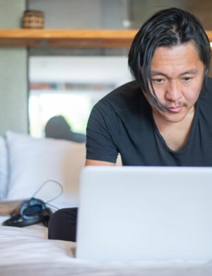 كيف تحافظ على دخلك عندما تكون مستقلاً: دليل عملي لتأمين الدخل للعمال المستقلين