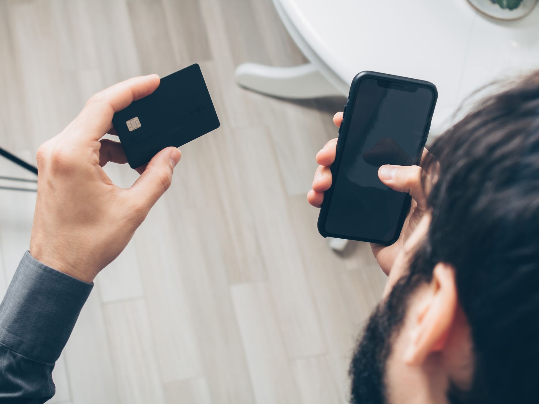 ما يميز بطاقة الائتمان التي تكافئك عند الدفع عبر هاتفك