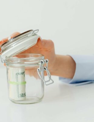 كيف تحول الفائض اليومي إلى مدخرات أو استثمارات فوراً