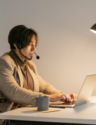 دعم العملاء للمنتجات الرقمية: كيف تبني خدمة فريلانس بنظام الاشتراك وتضمن دخلًا ثابتًا