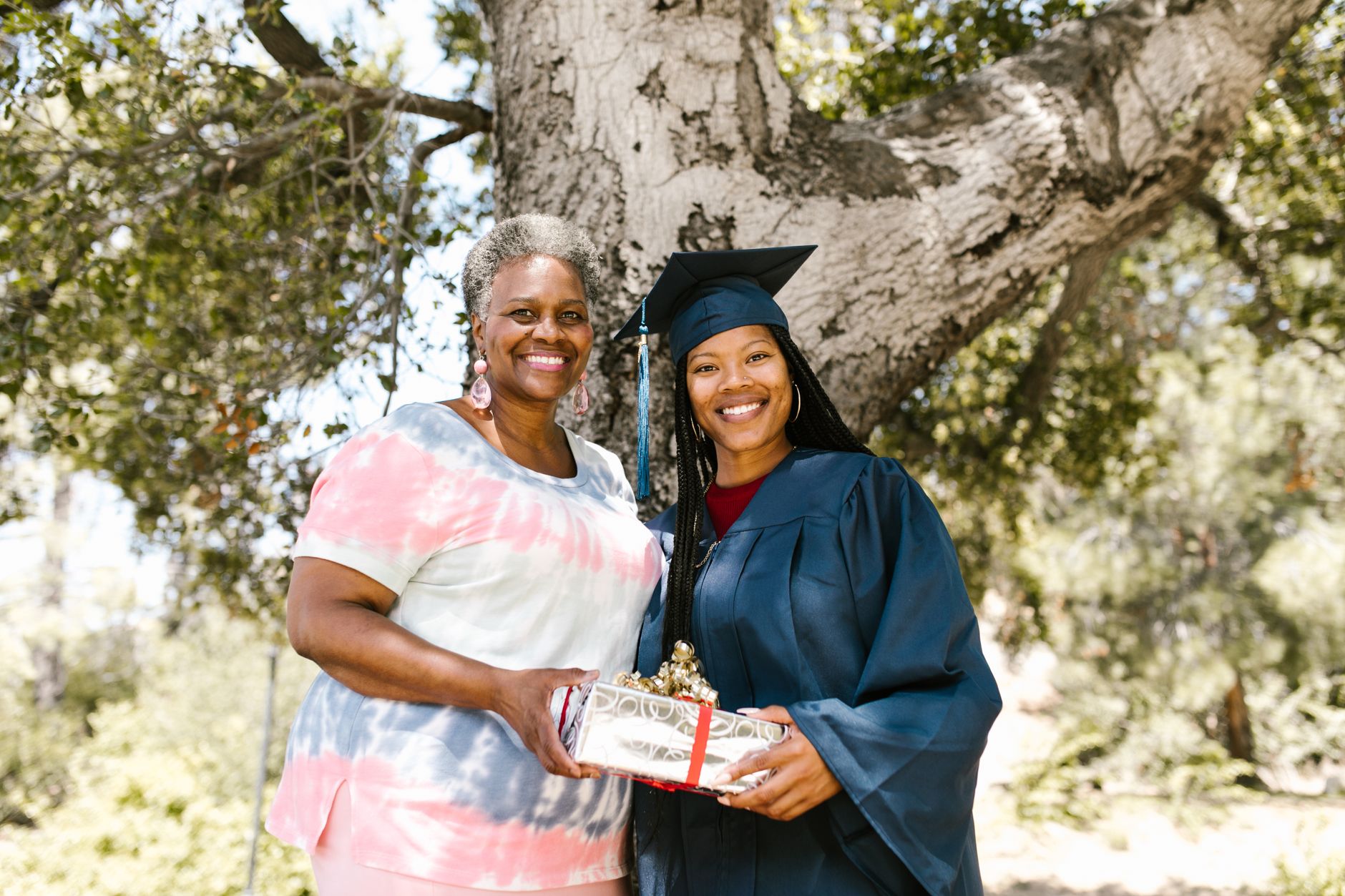 كيف يساعدك الذهب والفضة في تمويل تعليم أبنك دون ضغط مالي