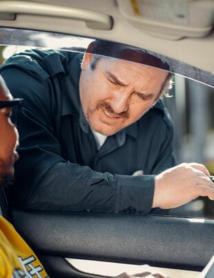 قرض شخصي لتجديد رخصة القيادة: هل هو حل واقعي أم عبء إضافي؟
