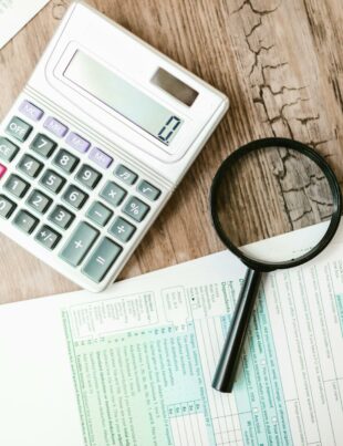 دليل شامل لفهم الضرائب: ضريبة القيمة المضافة وإقرار ضريبي وضريبة الدخل