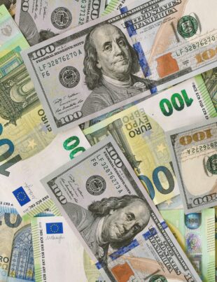 متى تستغل إعلان الفائدة الأمريكية لتقليل خسارة تحويل الدولار إلى الريال