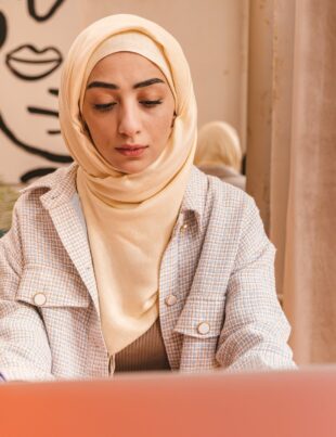 كيف تحول مهارة تحسين محركات البحث إلى عمل حر يضمن تدفق طلبات ثابت للمتاجر الصغيرة