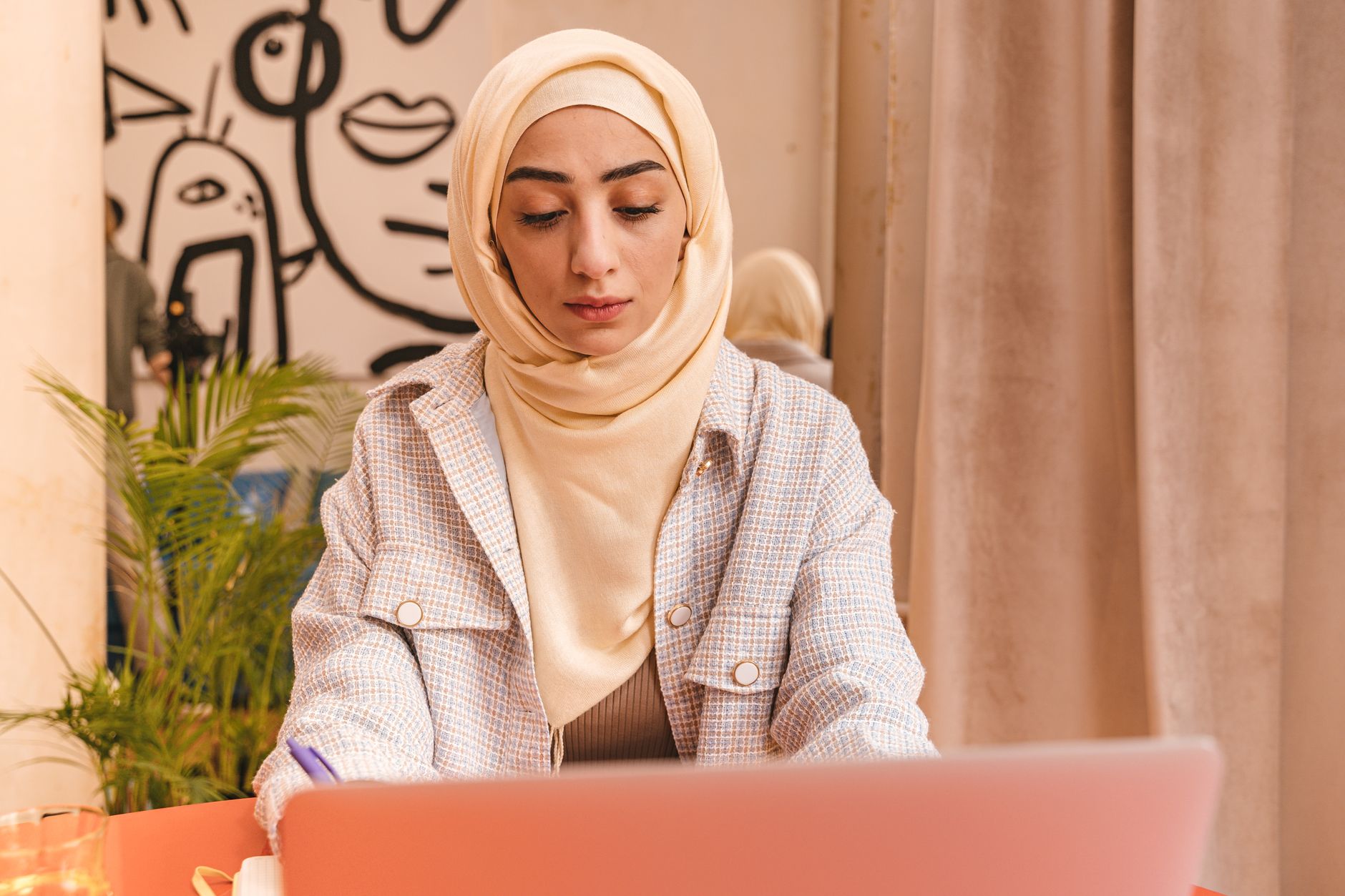 كيف تحول مهارة تحسين محركات البحث إلى عمل حر يضمن تدفق طلبات ثابت للمتاجر الصغيرة