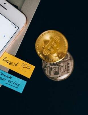 التداول النشط أم الاستثمار الطويل الأجل في الكريبتو؟ أيهما يناسبك حقًا