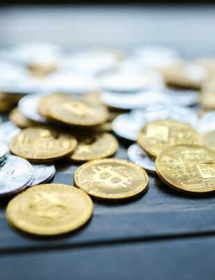 كيف يحافظ الذهب والفضة على قيمة راتبك في زمن التضخم المتصاعد