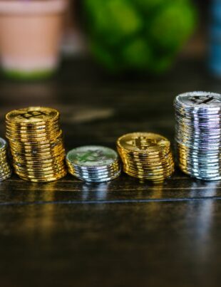 الذهب والفضة كتمويل لمشروع ناشئ: خطوات عملية للمستثمر العربي