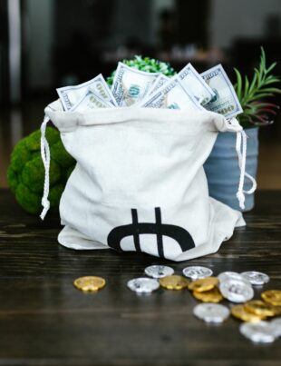 الذهب والفضة في مخطط التقاعد العربي: خطوات عملية لتأمين المستقبل
