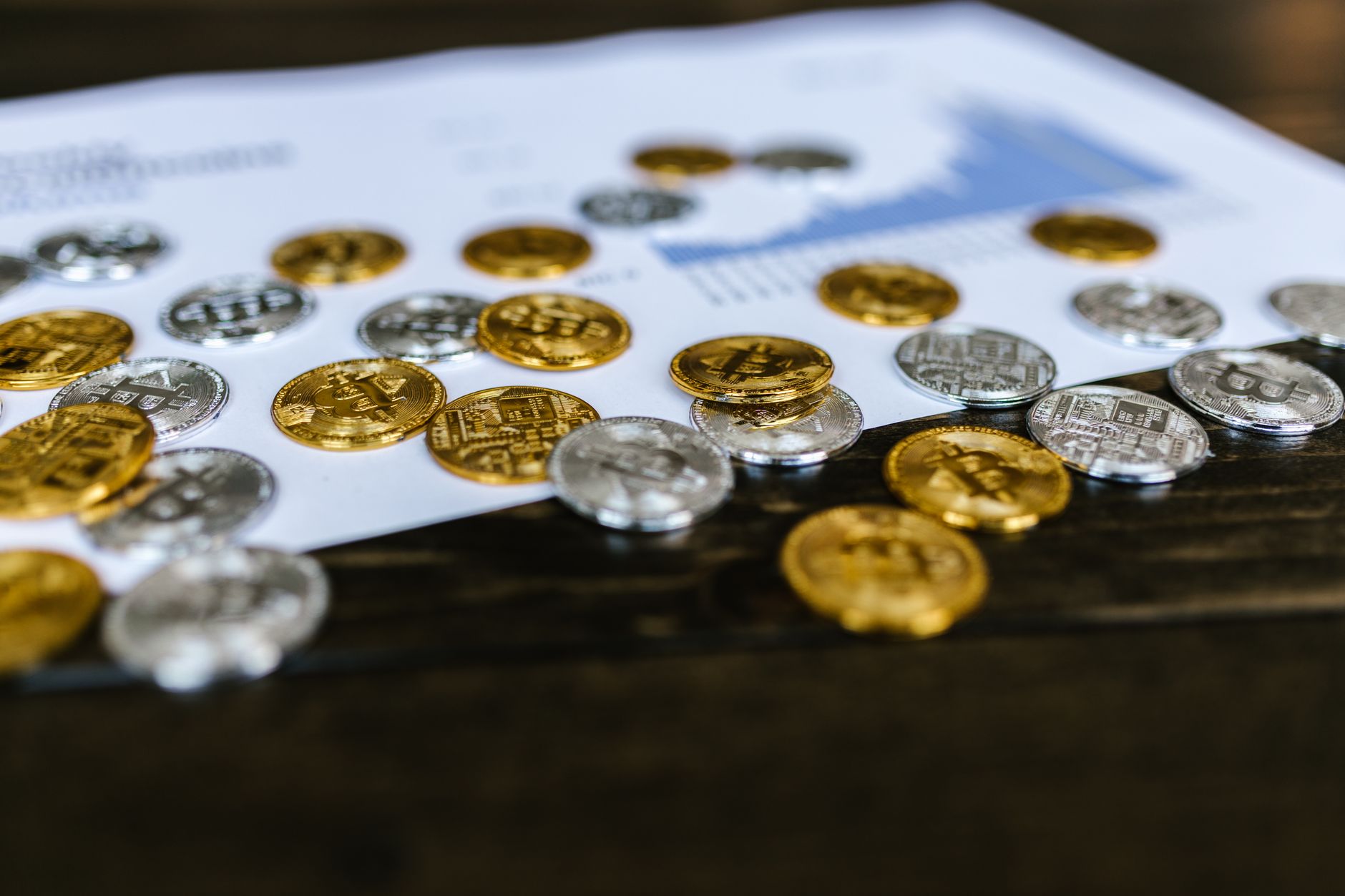 سعر الذهب اليوم: دليل شامل للاستثمار في الذهب والفضة وكيف أشتري ذهب بأمان