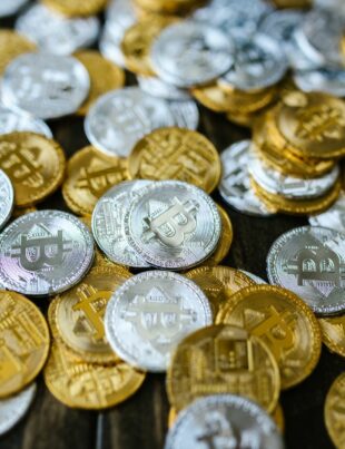 دليل شامل لفهم سعر الذهب اليوم وكيفية الاستثمار في الذهب والفضة
