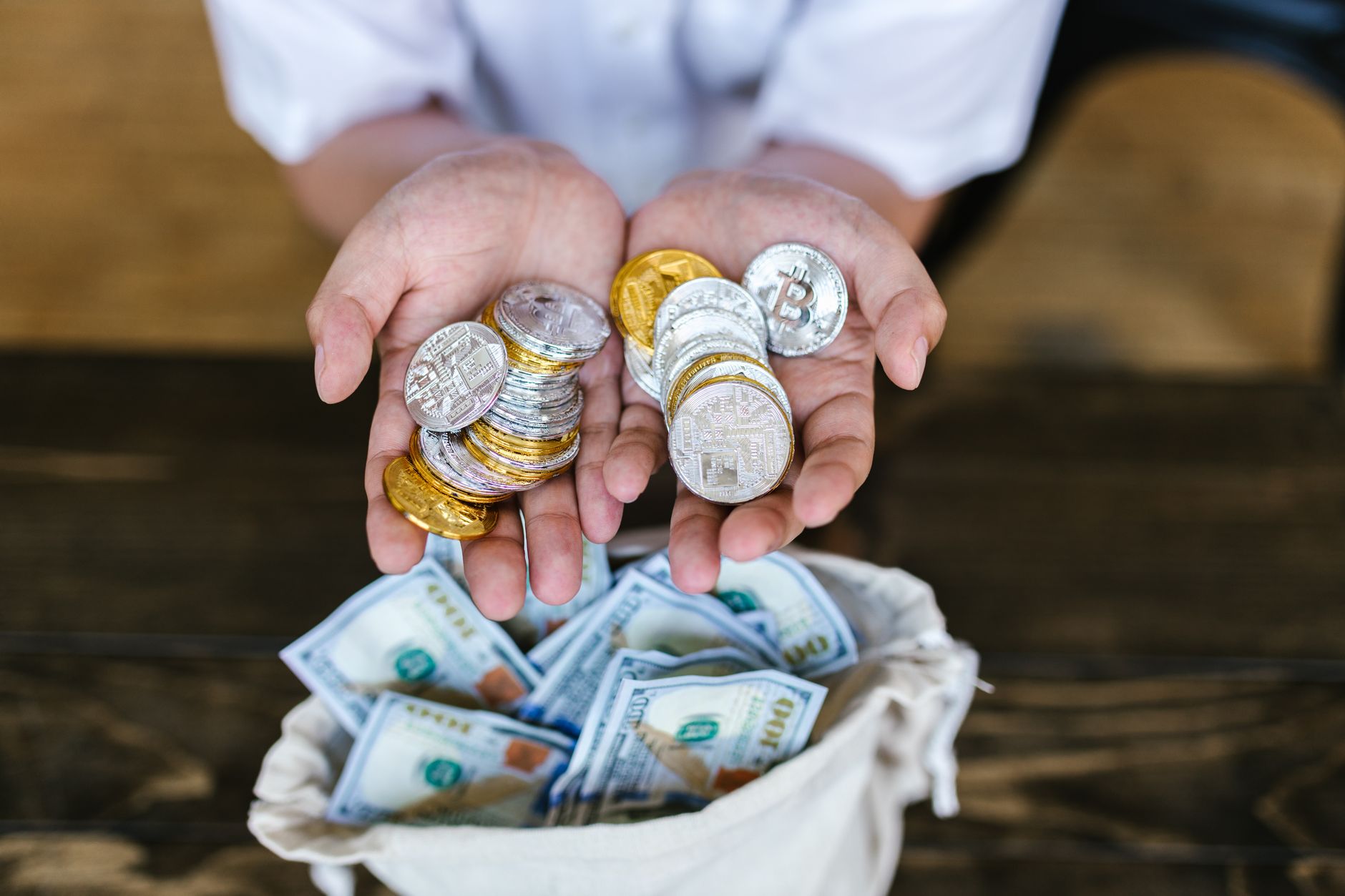 التحكيم بين الذهب والفضة: كيف تستغل الفروقات السعرية لزيادة عائدك
