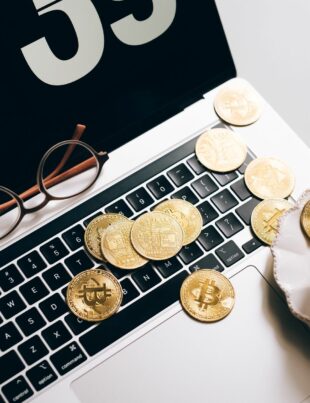 دليل عملي لتقاضي أجرك الحر بالعملات الرقمية وتحويله إلى نقد دون تعقيد