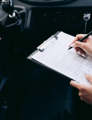 سائق التطبيقات واحتياجاته التأمينية: دليل عملي للمبتدئين