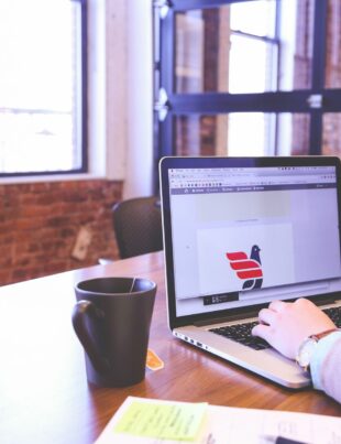كيف تصمم عروض تقديمية احترافية كعمل حر وتضمن تدفق طلبات مستمر