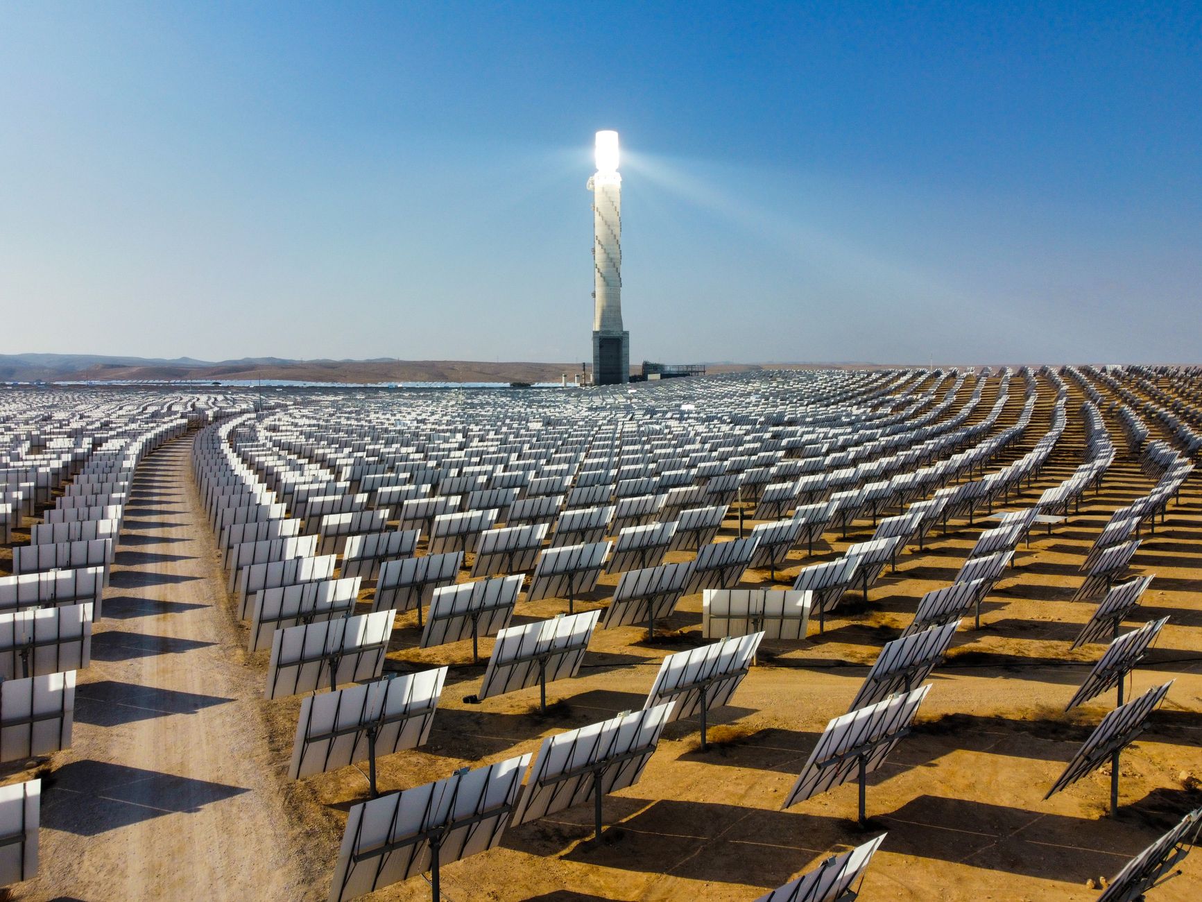 ACWA Power: رائد الاستثمار في الطاقة المتجددة بمدى الخليج