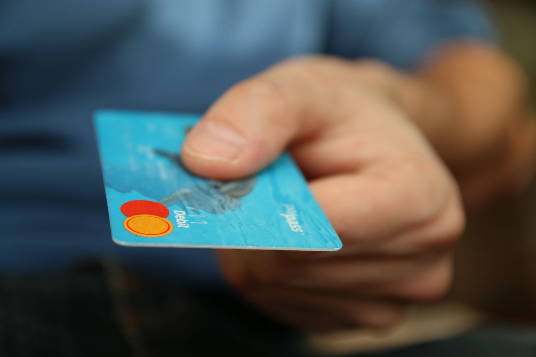 كيف تختار بطاقة ائتمان تدفع الإيجار وتستفيد من الكاش باك