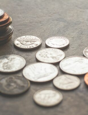كيف تحمي مدخراتك التقاعدية من تقلبات أسعار الصرف