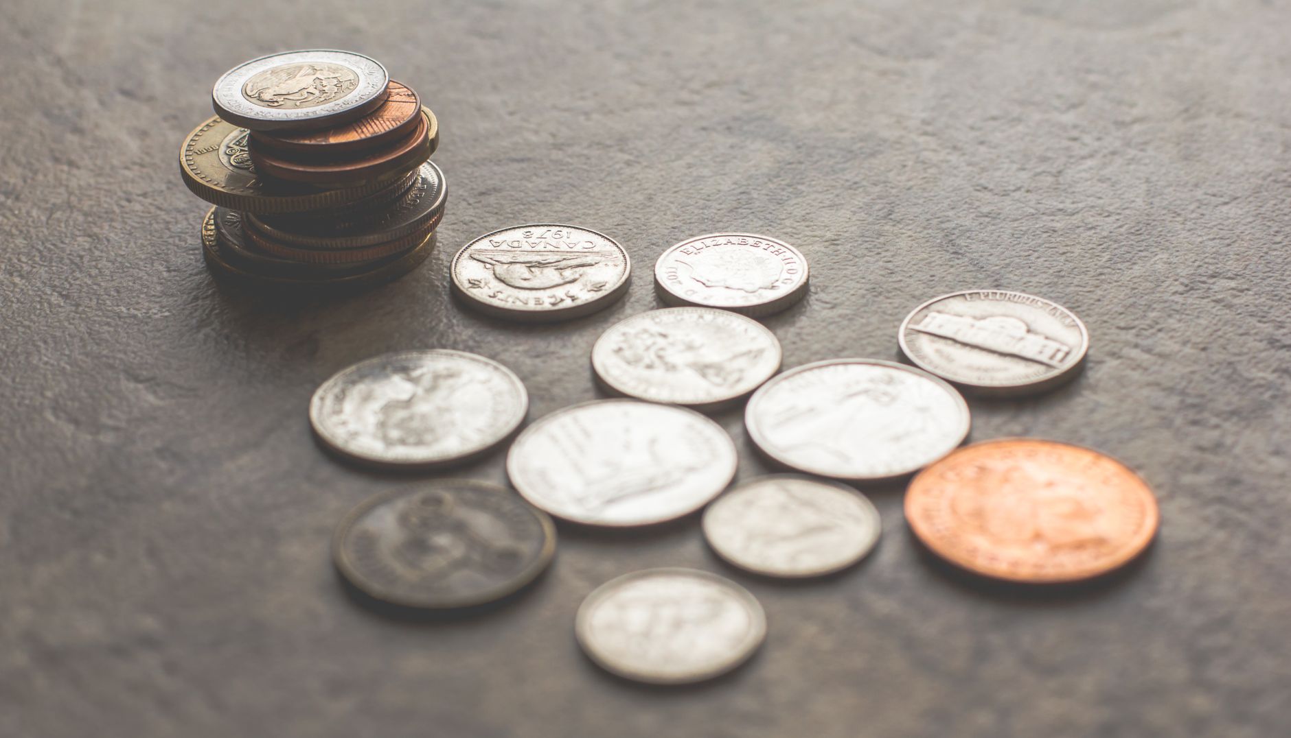 كيف تحمي مدخراتك التقاعدية من تقلبات أسعار الصرف