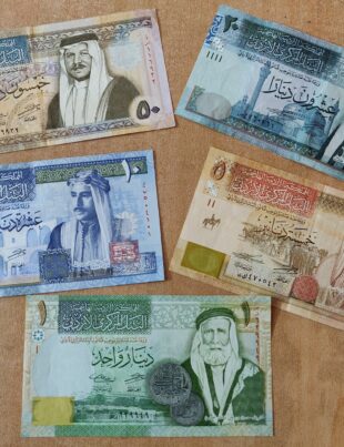 عندما يتقلب النفط: ما تفعله السياسة النقدية السعودية وكيف تحافظ على قرضك