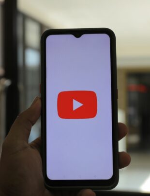 كيف تنشئ سلسلة محتوى متدرجة على يوتيوب وتيك‑توكي لتقوية مبيعات الأفيلييت