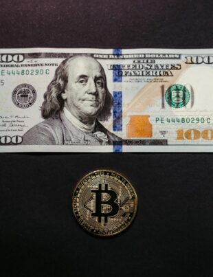 الأزمات الجيوسياسية وأسعار العملات الرقمية: دليل عملي للمتداول العربي