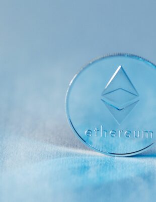 كيف تجعل العملات الرقمية جمعياتك الخيرية أكثر شفافية وثقة