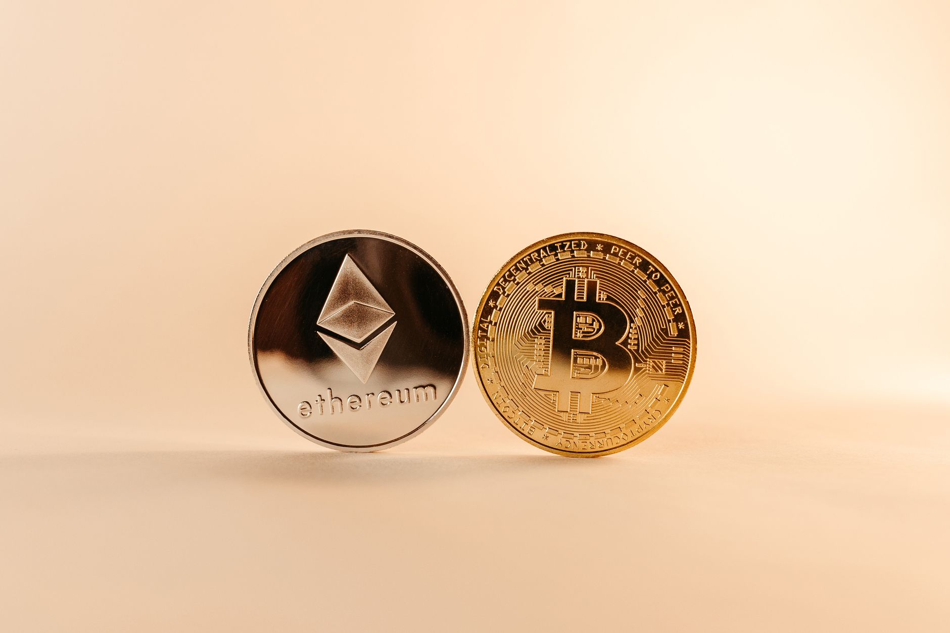 كيف تختار الشبكة الأنسب لتقليل رسوم التحويل في البيتكوين والإيثيريوم