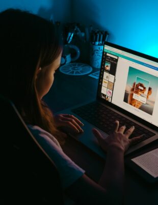 قرض شخصي لتأمين أدوات التعليم عن بُعد: خطوات عملية لتفادي الفجوة المالية