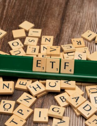 دليل عملي لتداول الأسهم عبر الصناديق المتداولة (ETF) في السوق العربية