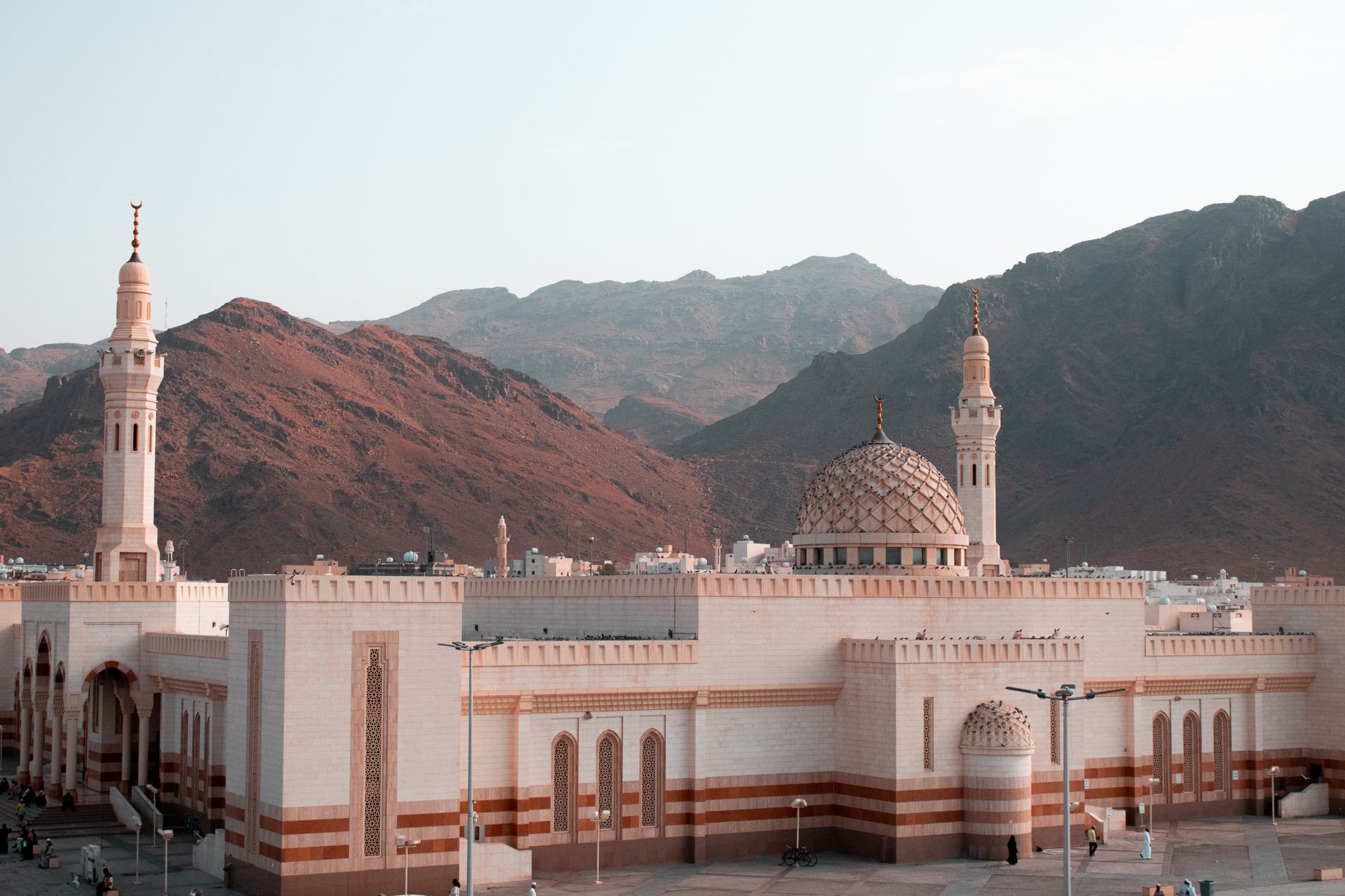 ما هو وضع ضريبة القيمة المضافة على رسوم المدارس الخاصة؟