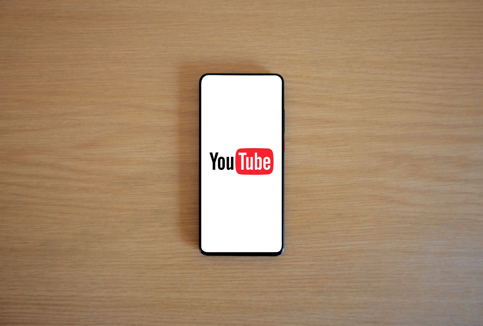 شوبينج الفيديو على يوتيوب وتيك‑توك: كيف تحول المشاهدين إلى مبيعات أفيلييت