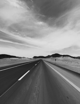 تقلب أسعار النفط وتكلفة النقل البري داخل السعودية: خطوات عملية لتخفيف العبء على المستهلك