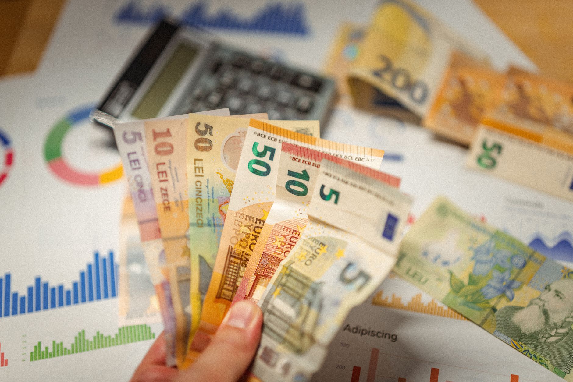 كيف تستغل بيانات التضخم الأمريكية لتوقيت تحويل الدولار إلى الريال وتقلّص الخسارة