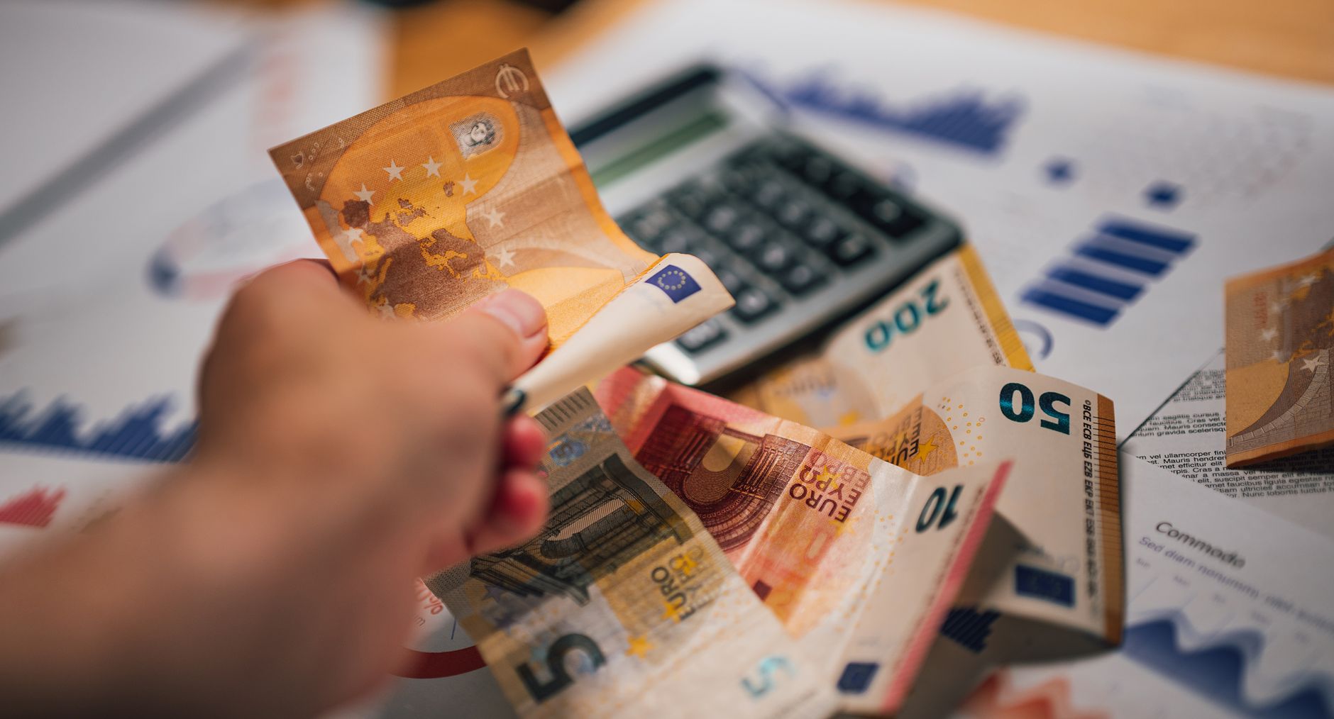 كيف تقلل الرسوم البنكية وتضاعف مدخراتك